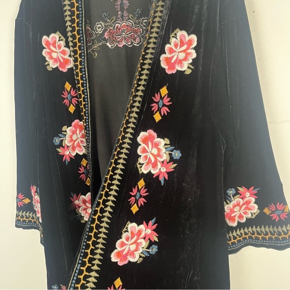 Paparazzi Black Velvet Embroidered Cardigan Kimono size xl - Picture 3 of 7